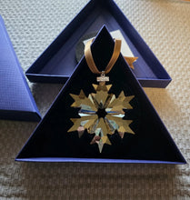 Load image into Gallery viewer, SCS 2018 Annual Edition Christmas Ornament, Swarovski
