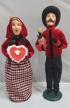 Load image into Gallery viewer, Byers Choice Valentine Couple 2022 SPECIAL PRICE
